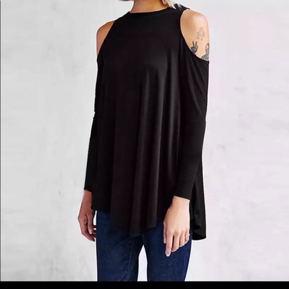 1 LEFT BeautifuL Long sleeves cold shoulder top